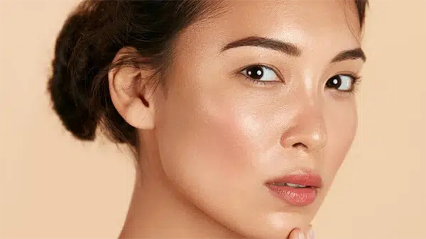 Kem dưỡng cho da dầu giúp cấp ẩm nhẹ nhàng, kiểm soát dầu thừa và duy trì làn da khô thoáng suốt ngày dài